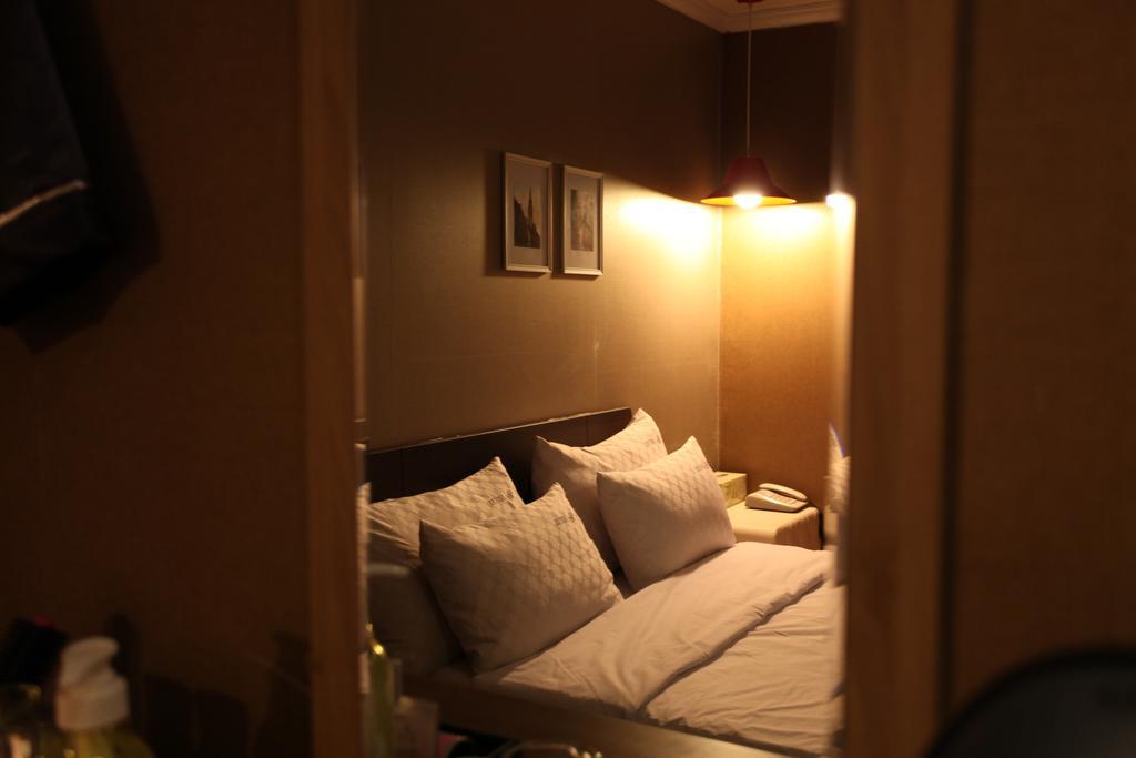 Hotel Goguma Shinchon Сеул Екстер'єр фото