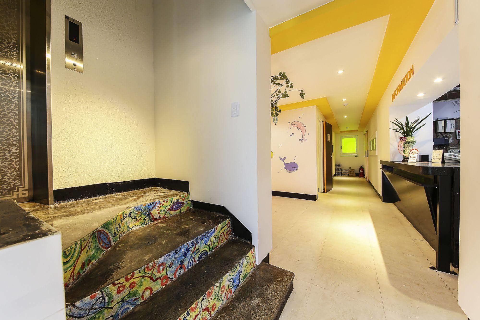 Hotel Goguma Shinchon Сеул Екстер'єр фото