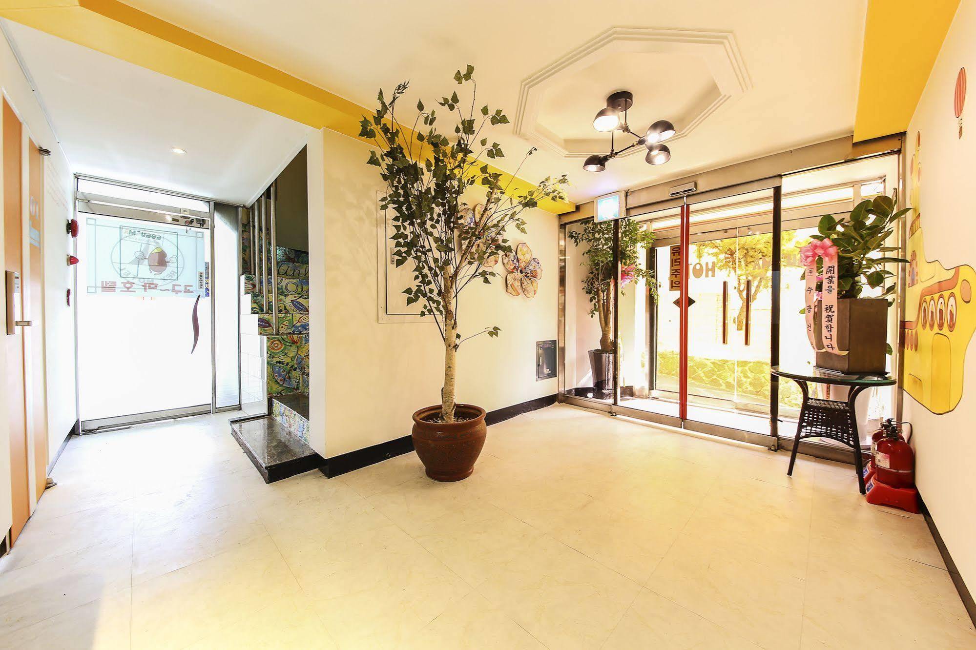 Hotel Goguma Shinchon Сеул Екстер'єр фото